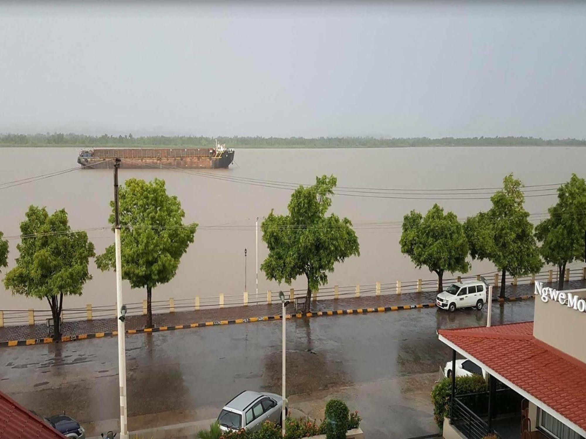 Ngwe Moe Hotel Mawlamyine Kültér fotó