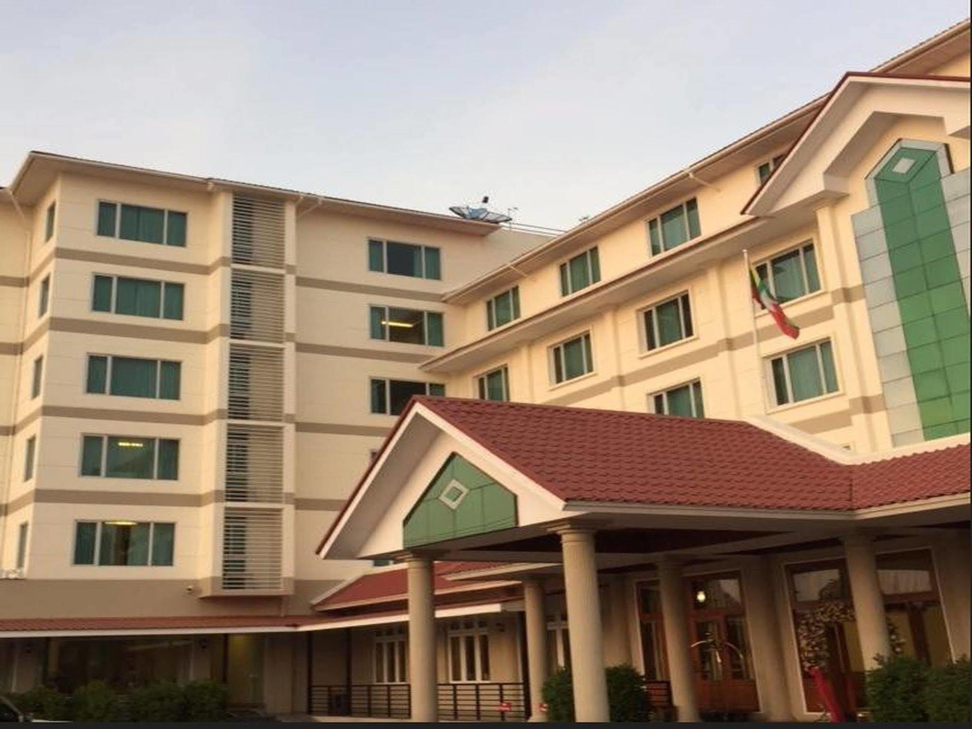 Ngwe Moe Hotel Mawlamyine Kültér fotó