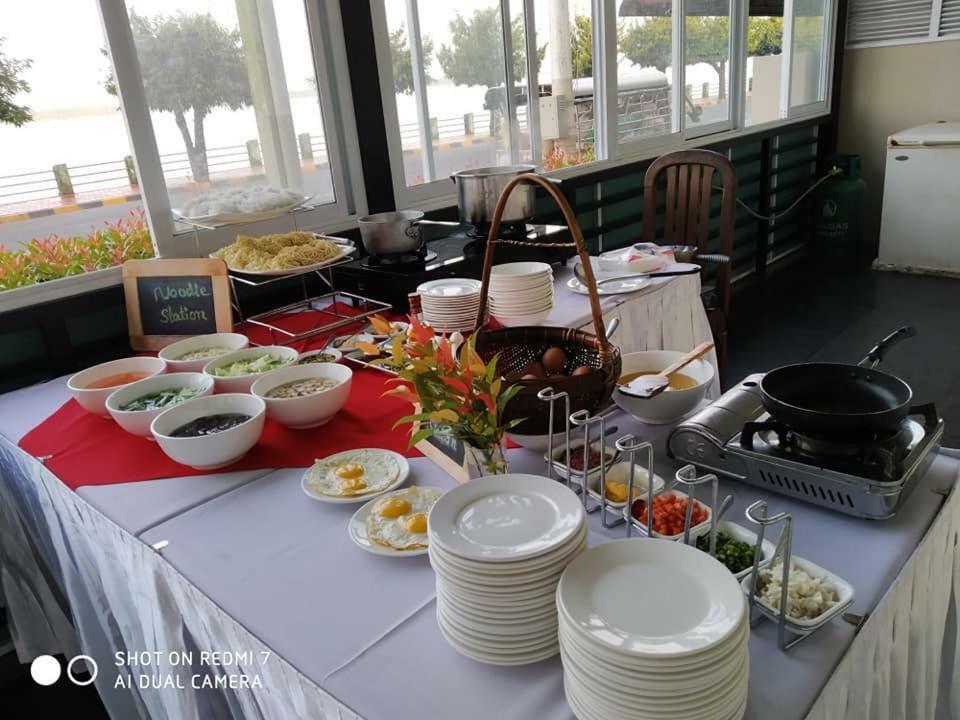 Ngwe Moe Hotel Mawlamyine Kültér fotó