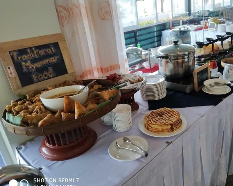 Ngwe Moe Hotel Mawlamyine Kültér fotó